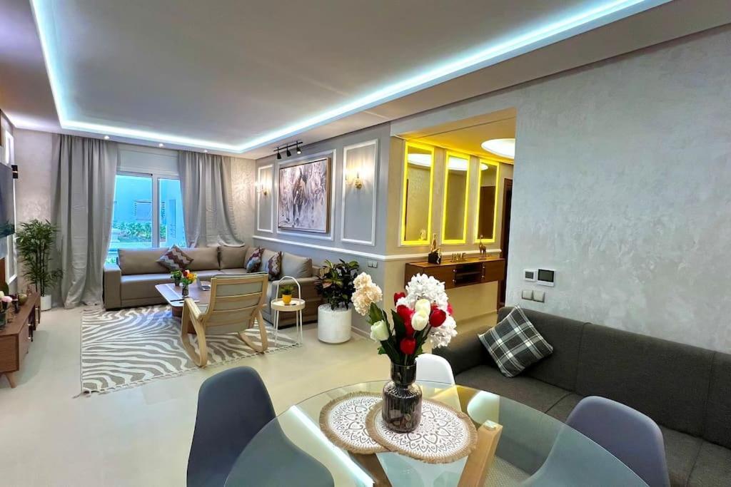 N4 Luxury La Corniche - Essabah Apartment