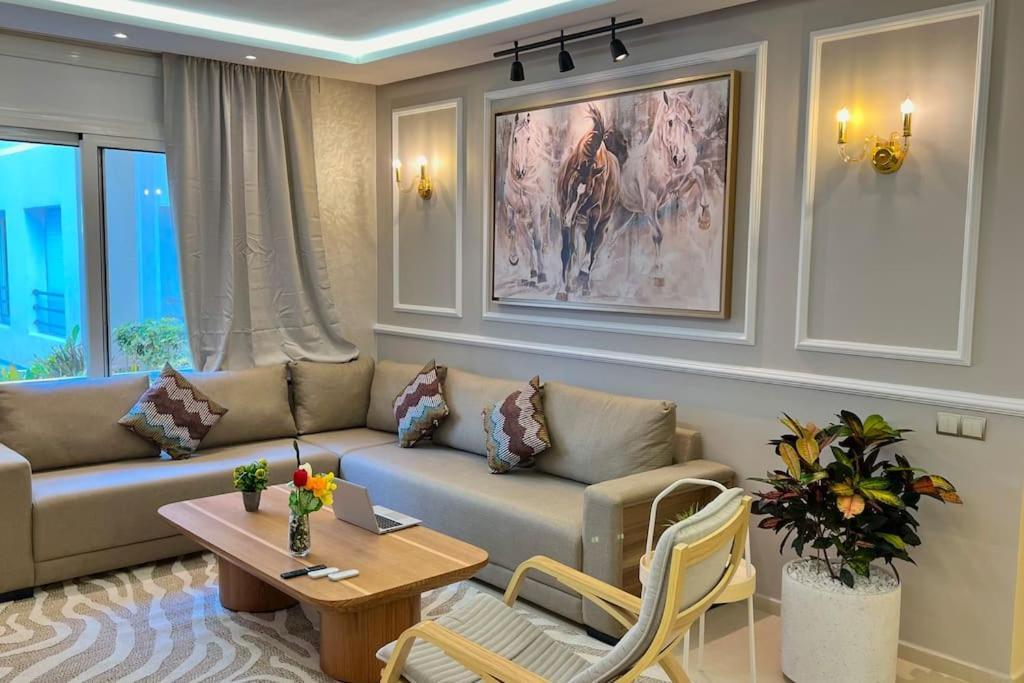 N4 Luxury La Corniche - Essabah Apartment *
