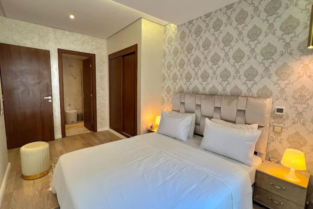 Apartment N4 Luxury La Corniche - Essabah